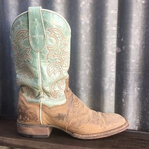 Dan Post women’s cowboy boots.